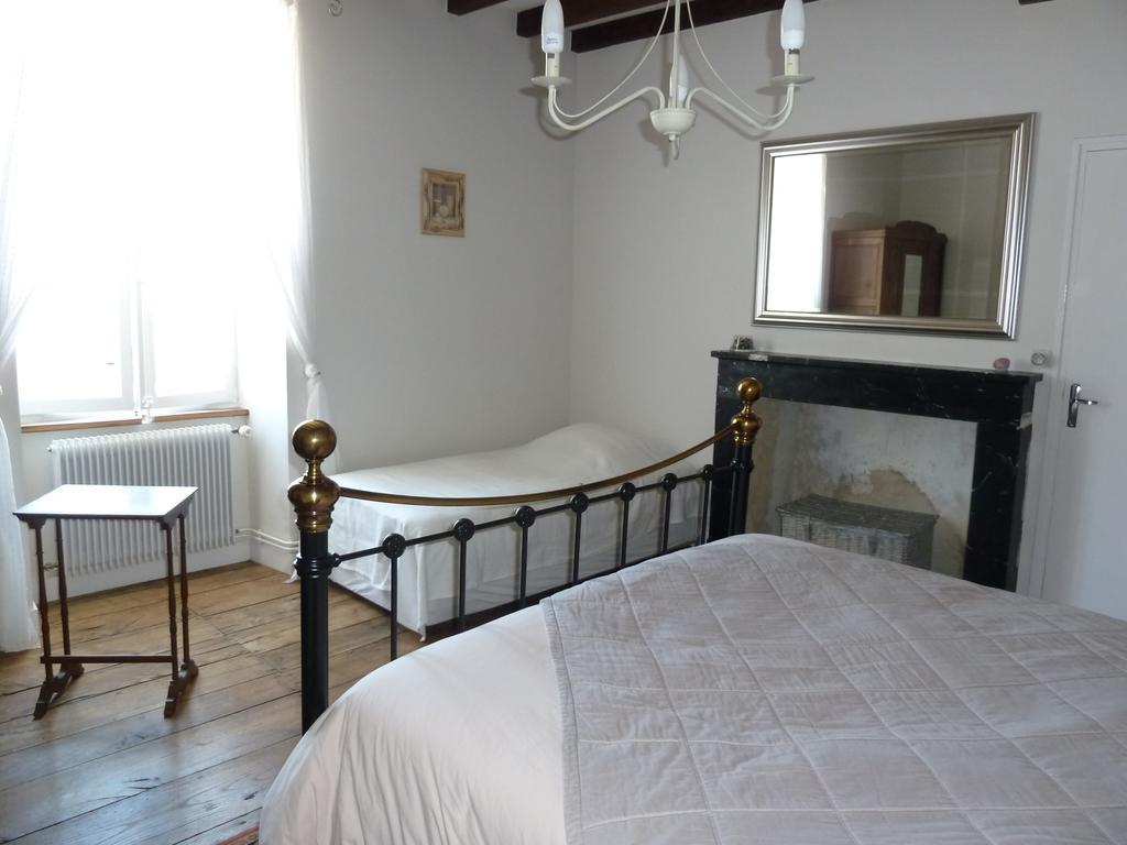 A L'Ombre Du Marronnier Gites La Peruse Kamer foto