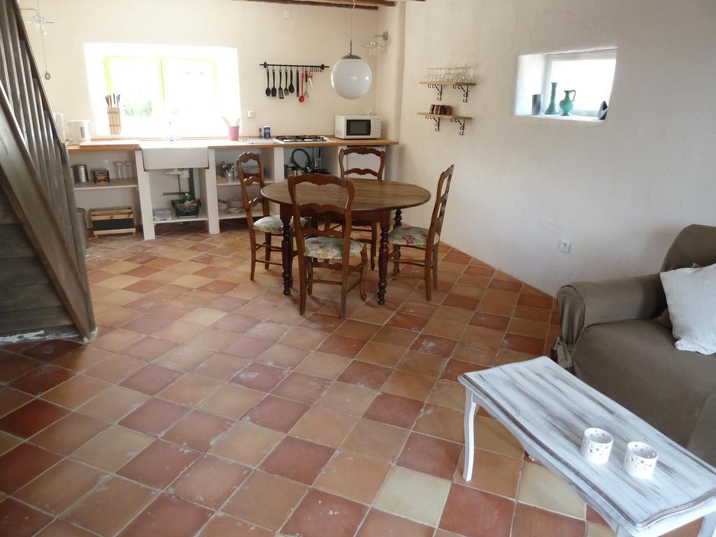 A L'Ombre Du Marronnier Gites La Peruse Kamer foto