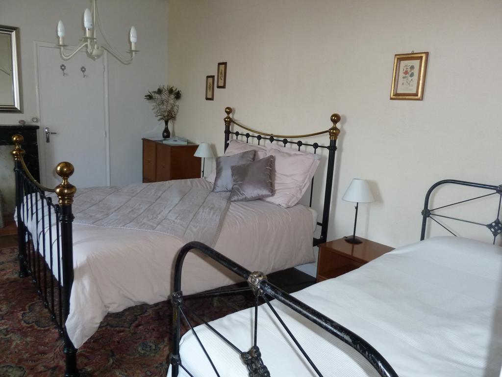 A L'Ombre Du Marronnier Gites La Peruse Kamer foto