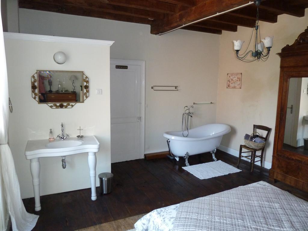 A L'Ombre Du Marronnier Gites La Peruse Kamer foto