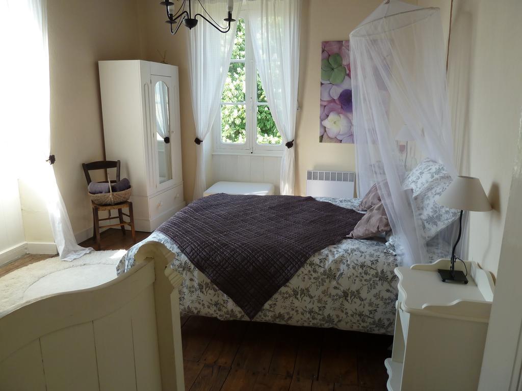 A L'Ombre Du Marronnier Gites La Peruse Kamer foto